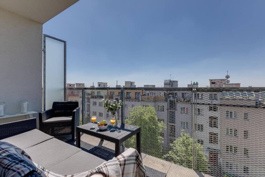 Jt'S Apartments Korunni Str. ปราก ภายนอก รูปภาพ