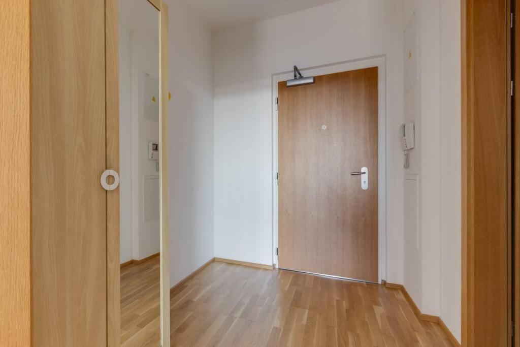 Jt'S Apartments Korunni Str. ปราก ภายนอก รูปภาพ